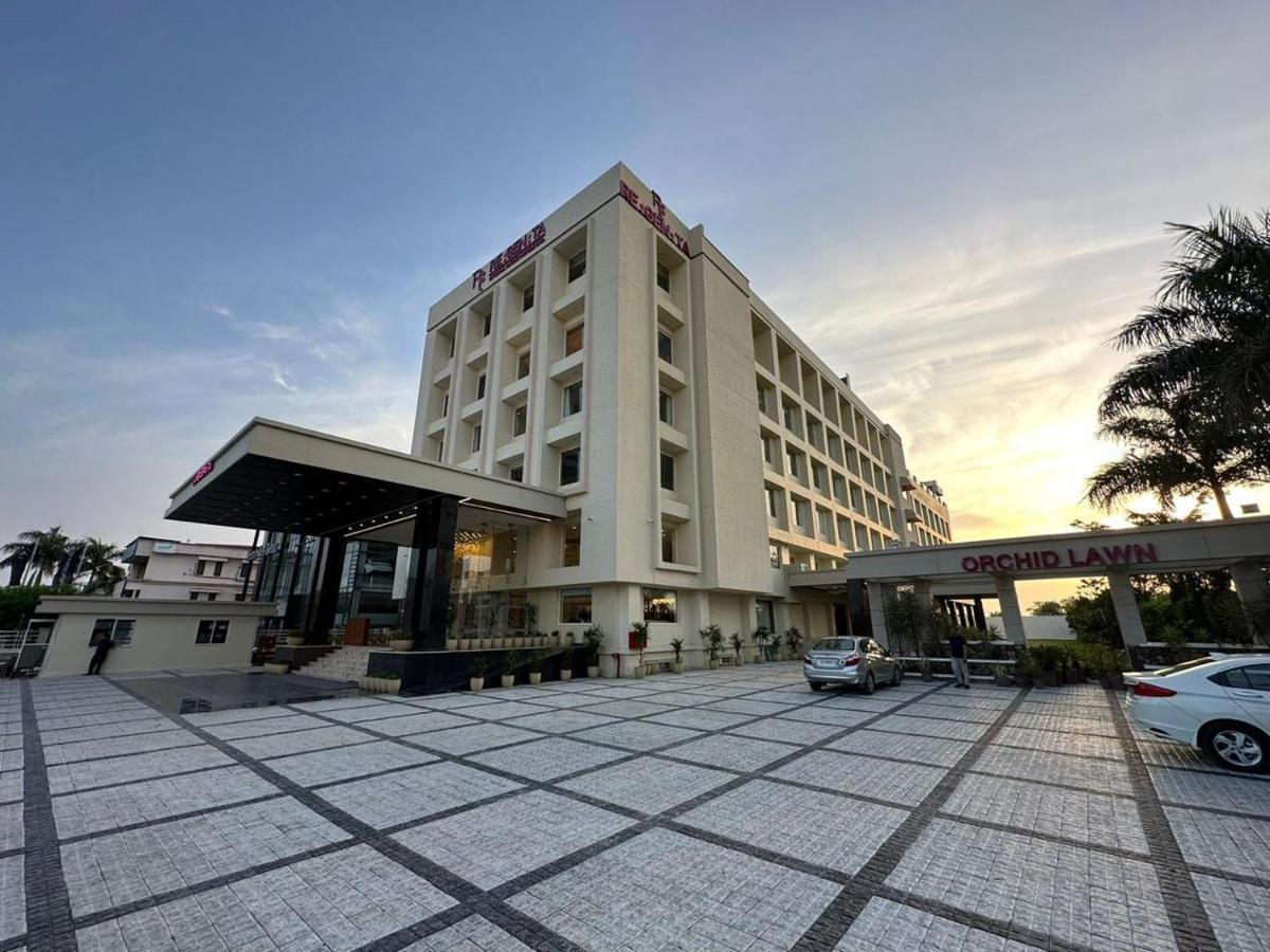 Regenta Dehradun By Royal Orchid Hotels Limited Ngoại thất bức ảnh