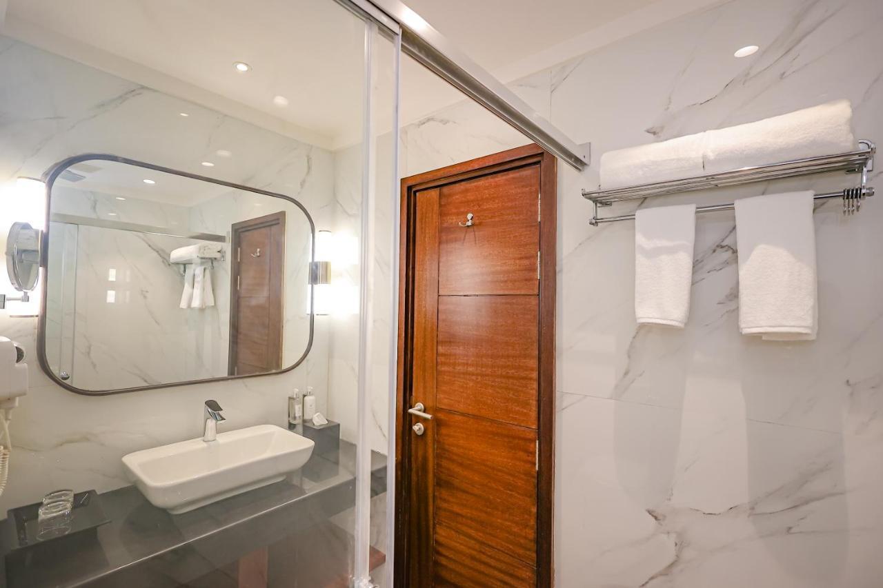 Regenta Dehradun By Royal Orchid Hotels Limited Ngoại thất bức ảnh