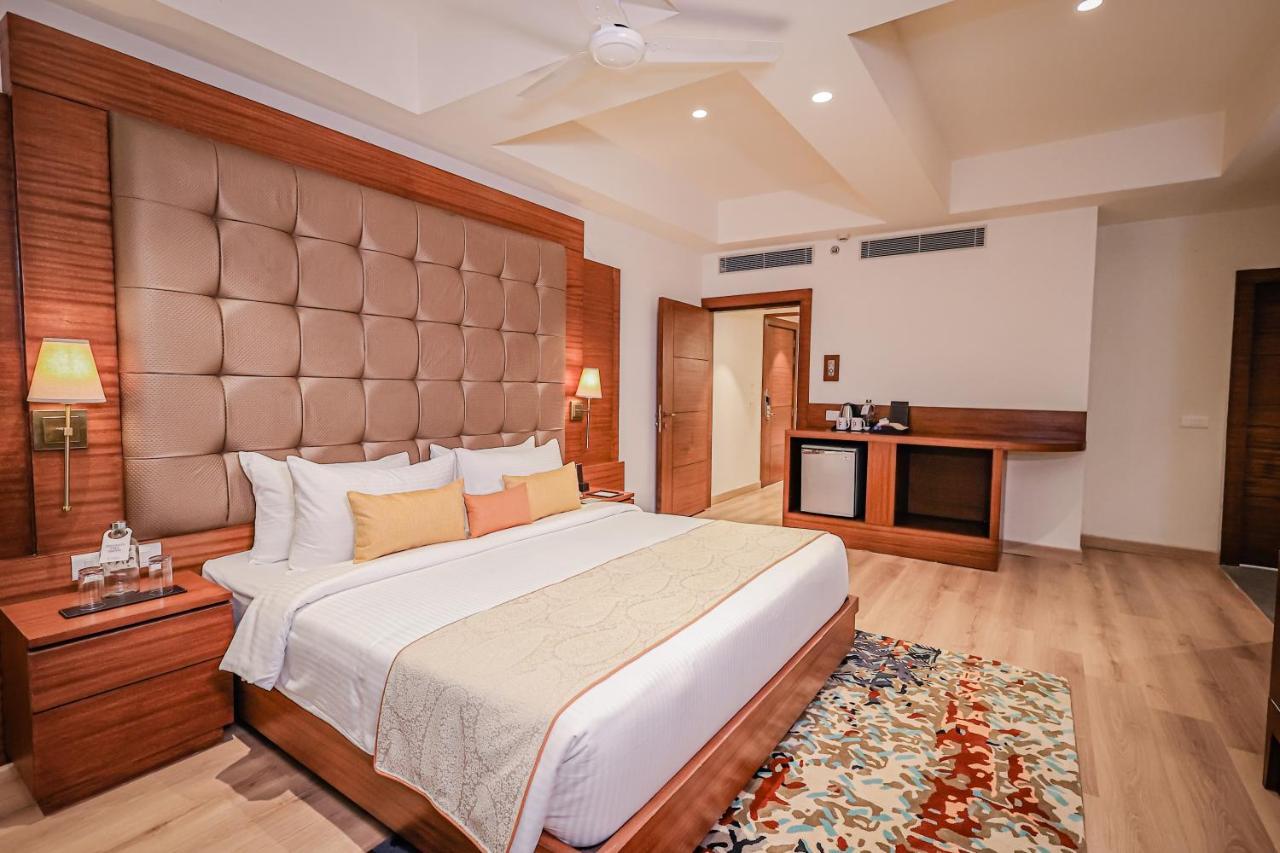 Regenta Dehradun By Royal Orchid Hotels Limited Ngoại thất bức ảnh