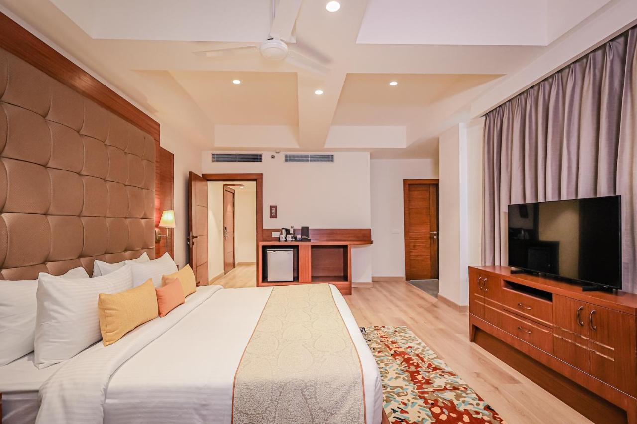 Regenta Dehradun By Royal Orchid Hotels Limited Ngoại thất bức ảnh