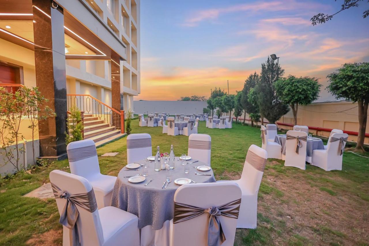 Regenta Dehradun By Royal Orchid Hotels Limited Ngoại thất bức ảnh