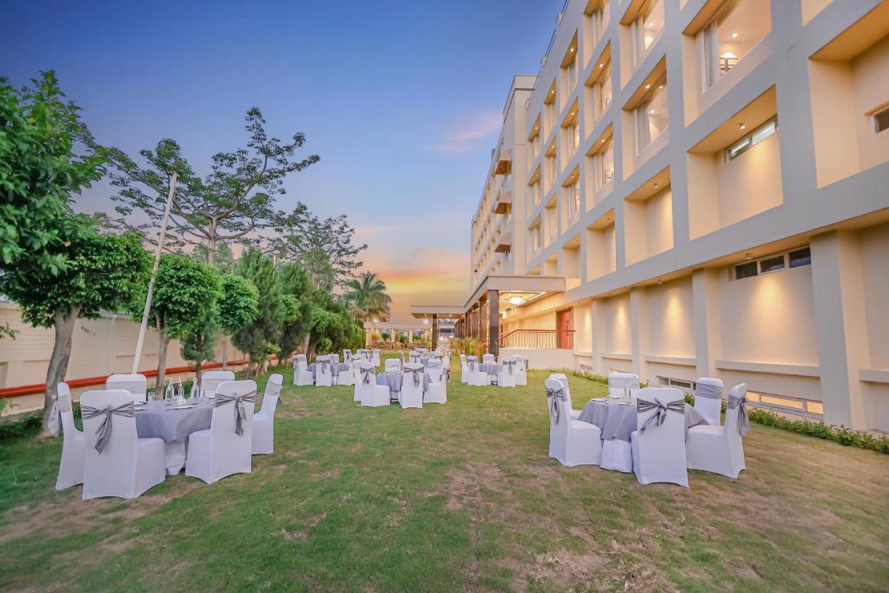 Regenta Dehradun By Royal Orchid Hotels Limited Ngoại thất bức ảnh