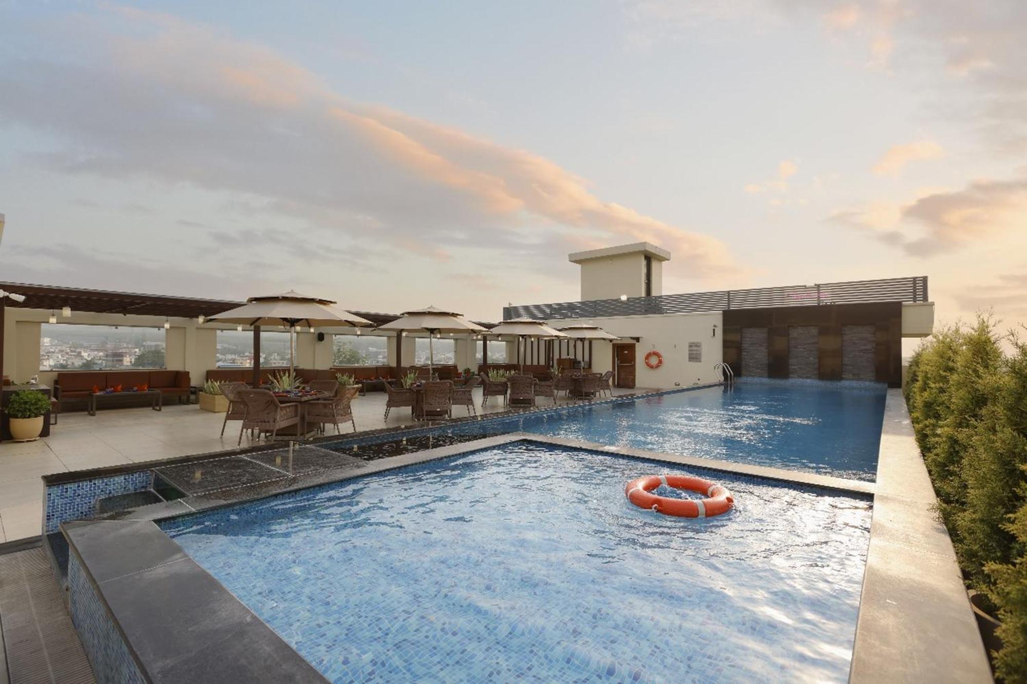 Regenta Dehradun By Royal Orchid Hotels Limited Ngoại thất bức ảnh