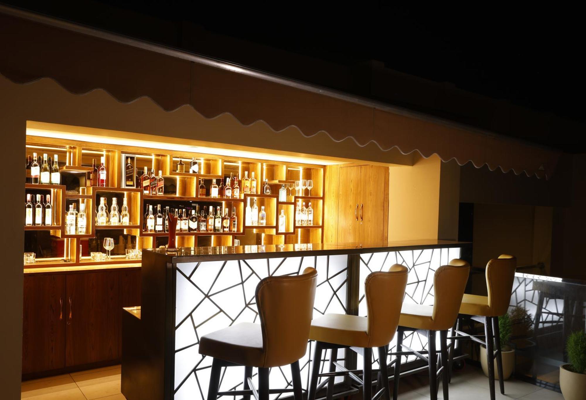 Regenta Dehradun By Royal Orchid Hotels Limited Ngoại thất bức ảnh