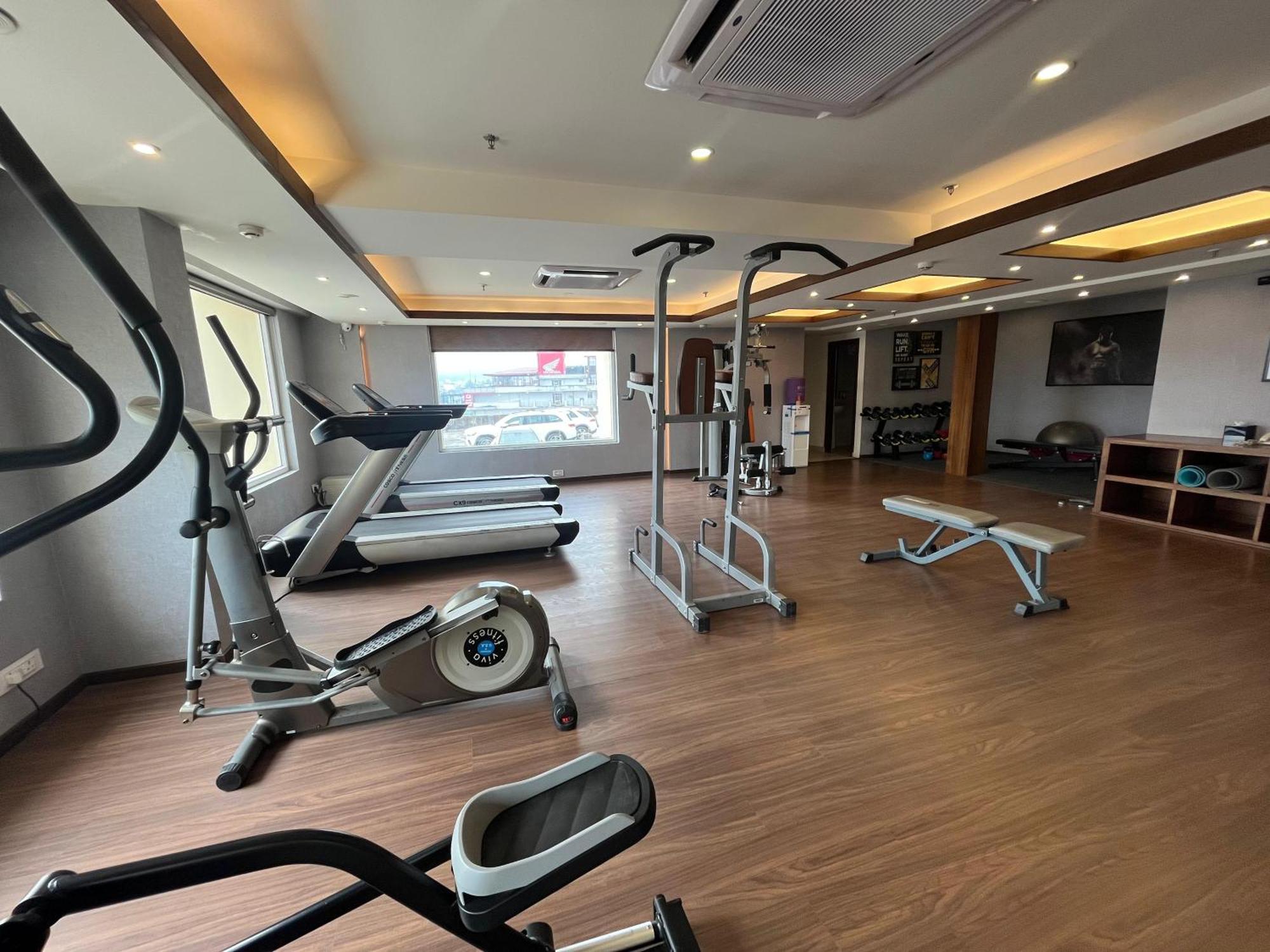 Regenta Dehradun By Royal Orchid Hotels Limited Ngoại thất bức ảnh