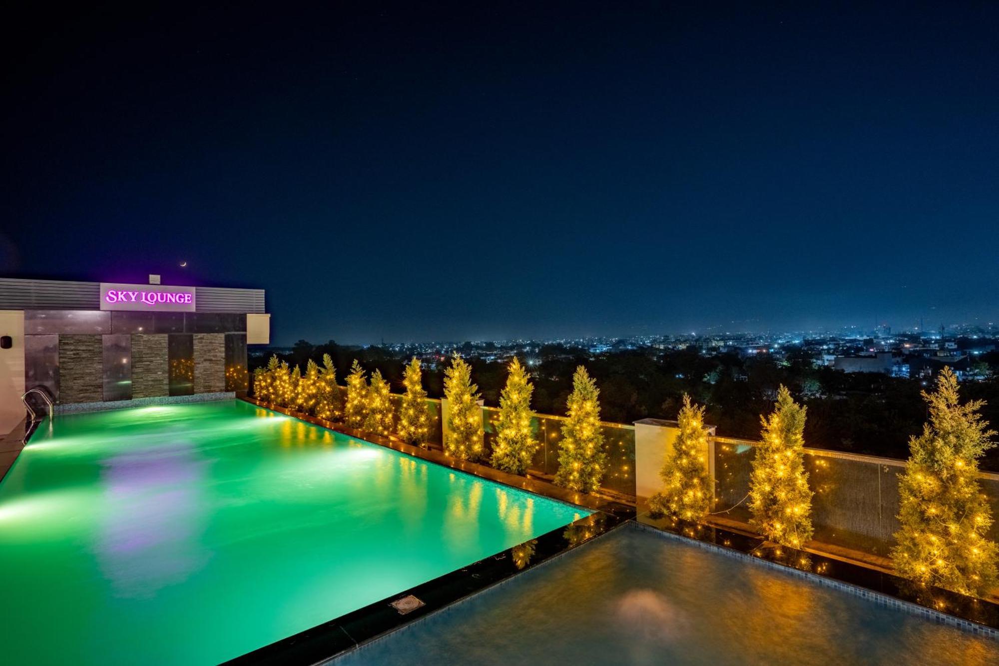 Regenta Dehradun By Royal Orchid Hotels Limited Ngoại thất bức ảnh